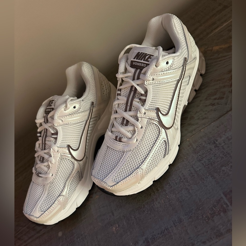 Nike Zoom Vomero 5 Women’s Shoes